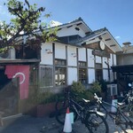 久留米とんこつラーメン 松山分校 - 店舗外観（見た目は寺子屋？）