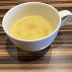 マルゴ - セットのコーンポタージュ。オリーブオイルの香りがトレボン。