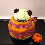 京氷ゆきみ庵 -  中には、ミルクシロップ、抹茶シロップ、カットされた焼芋が結構入っていて、焼芋は、ほっくりして柔らかくって、かぼちゃソース、紫芋ソースとの相性も良く、結構食べ応えがあった～!!( ^o^)ﾉ