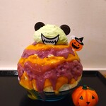京氷ゆきみ庵 - ハロウィンベアに見立てたかき氷～!! 頭は抹茶エスプーマクリーム、耳にクッキー、にやけた口はチョコレート、体には、オレンジ色のかぼちゃソースと紫色の紫芋ソースがかけられている～!!( ^o^)ﾉ