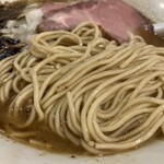 極汁美麺 umami - ◆ 黒豚豚骨地鶏白湯マー油醤油（1,200円）麺アップ