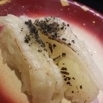 回し寿司 活 活美登利 - あぶりエンガワ（塩レモン）