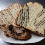 手前:パンオレザン(ハーフ)、左奥:メープルブレッド、右奥:黒糖ミルクブレッド(ハーフ) CUT断面♪