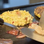 大正お好み屋 ままま - 「まぜ焼き」のうまそうな生地 ദ്ദി˙◡･)