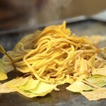 大正お好み屋 ままま - ※ 他の方の「焼きそば」やん ( ☉д⊙)まばゆいやん