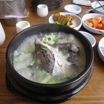 明洞参鶏湯 - 2011年のオゴルゲタン(烏骨鶏湯)₩20000