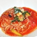 グラティア - 揚げ茄子とベーコンのトマトソース ''スパゲッティ'' Basil 風味