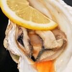 Shinjuku Maruko Suisan - ”活き”生牡蠣（北海道厚岸産)