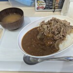 もつ煮とおにぎり かま田 - 牛あいがけカレーライス
