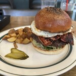 ザ・コーナー ハンバーガー＆サルーン - 