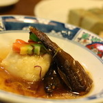 柿の葉ずし 平宗 - 煮物をお願いしたら・・・　鮎と饅頭