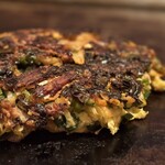 象屋 - やさしいキャベツの「お好み焼き」もええけど
      この「キムトン」のゴツゴツした香ばしさの暴力も好き