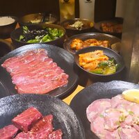ホルモン焼肉 富や 栄店 - 