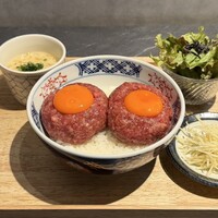 "限定20食!!" 究極のユッケ丼-第二章- 『飲める生姜焼き』