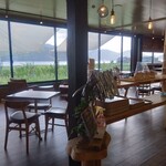 天橋立ワイナリー - イートイン コーナー 　こちらもぶどう畑に面しています。