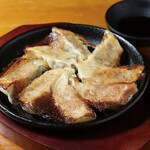 博多鉄板焼肉 どまんなか - 博多ひとくち漢餃子