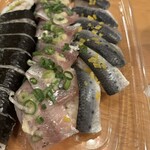 コストコ - 左から〆さばの巻き寿司、アジにぎり、〆イワシにぎり