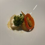 ラ メゾン ヒトトキ - ノルウェー産サーモンのゴルゴンゾーラ風味 、鮪のカラスミパウダー、焼き野菜