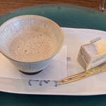 Refugeforestiere 五島 - アミューズ      新牛蒡の温かいスープと、新里芋のテリーヌ