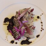 Refugeforestiere 五島 - アミューズ二品目
      秋かますの炙り   蓮根のゼリー寄せ
      上には茗荷のピクルス
      ソースはバルサミコ酢