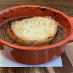 Refugeforestiere 五島 - オニオングラタン
      運ばれて来た時からいい香りがしました