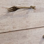 Refugeforestiere 五島 - 棚の引き出しの取っ手