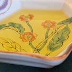 Refugeforestiere 五島 - オリーブオイルは素敵な絵柄のお皿に