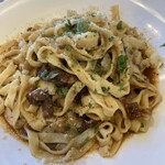 The LOAF Cafe - 牛むね肉の赤ワイン煮込みの生パスタ♪