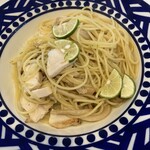 The LOAF Cafe - 炙りチキンときのこ、すだちのオイルパスタ♪