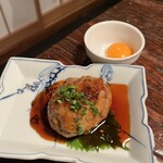 炭火焼きと創作酒肴 粋 - ジャンボ月見つくね¥690
