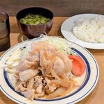 ROKU’S KITCHEN - 豚コマ生姜焼き定食　辛口醤油ver