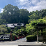 ラ・テラス岩本屋 - お向かいは富士屋