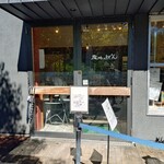 魔法のぱん - 店舗入口