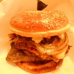 ベーカーバウンス - 2014/11 期間限定１１/９までランプステーキチーズバーガー￥１３８０（税込）