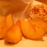 ベーカーバウンス - 2014/11 付け合わせのポテト＆コールスローサラダ（ケチャップとマスタード標準装備を付けて）