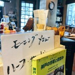 カフェ・バール こうべっこ - 市電の本は何とも気になるw