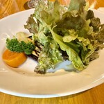 ラ・ピッツァ ドォーロ - サラダも見逃せない。人参ブロッコリー茄子美味しいです。