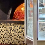 ラ・ピッツァ ドォーロ - ピザ窯を見ながらランチが出来ます。