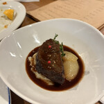 BISTRO POG - ほほ肉の赤ワイン煮込み