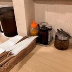 とんかつ そら - テーブルセットでーす。