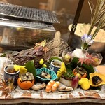 銀座 虎あら - 八寸　豪華な盛り付け　秋を演出する飾り付けが目にも嬉しい♪