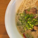 麺屋 だいくう - とんこつラーメン　左