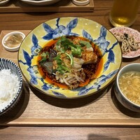 中国菜厨 エスサワダ 新丸ビル店 - よだれ鶏＋パクチー＝至福のひと口