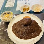 ころしのカレー - 料理写真:カレー 辛さとご飯は普通 コロッケとサラダは追加