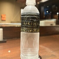 赤坂うまや - サービスの水。もちろんグラスもあります。