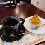 Coffee Live - 料理写真:ホットコーヒーとかぼちゃのモンブラン