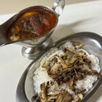 かれーの店 うどん  - きのこの叫びチーズ入り、ご飯大盛り、焼トマト