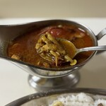 かれーの店 うどん  - きのこの叫びチーズ入り、ご飯大盛り、焼トマト