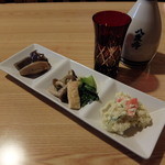 13 - 料理写真:お通しと日本酒「出羽桜」