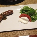 山荘無量塔 - 湯布院産の粗挽きソーセージとチーズ・野菜